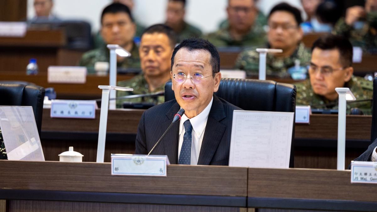 官方照意外曝光!美軍少將現身漢光兵推 還坐顧立雄身旁