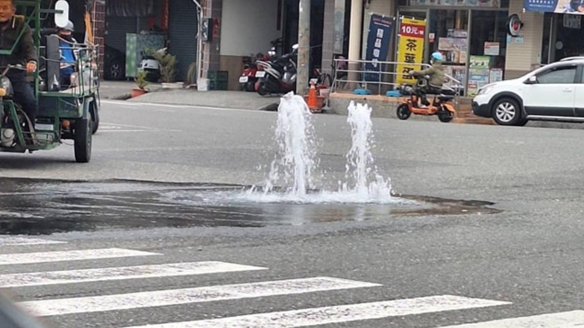 快訊/高雄停水55hr 大寮區卻出現「雙管噴泉」