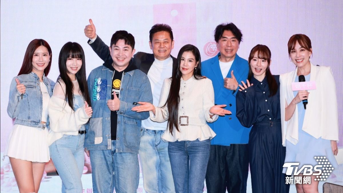 沐妍(左起)、楊曉帆、李明川、徐乃麟、楊晨熙、梁赫群、林莎和劉涵竹出席記者會。(圖/趙世平攝)
