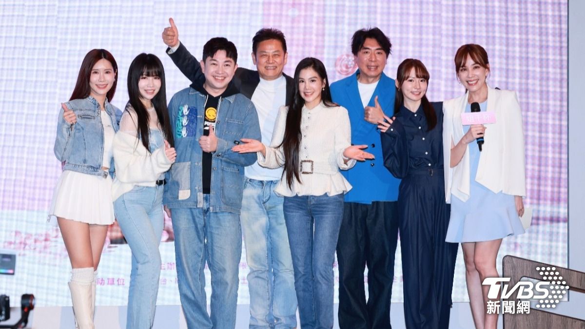 沐妍(左起)、楊曉帆、李明川、徐乃麟、楊晨熙、梁赫群、林莎和劉涵竹出席記者會。(圖/趙世平攝)