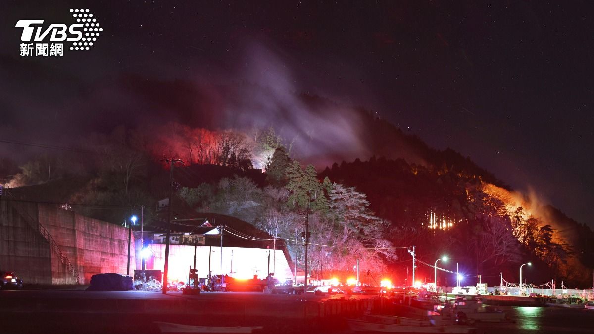日山林大火5天燒掉63座東京巨蛋 自衛隊直升機灑水灌救