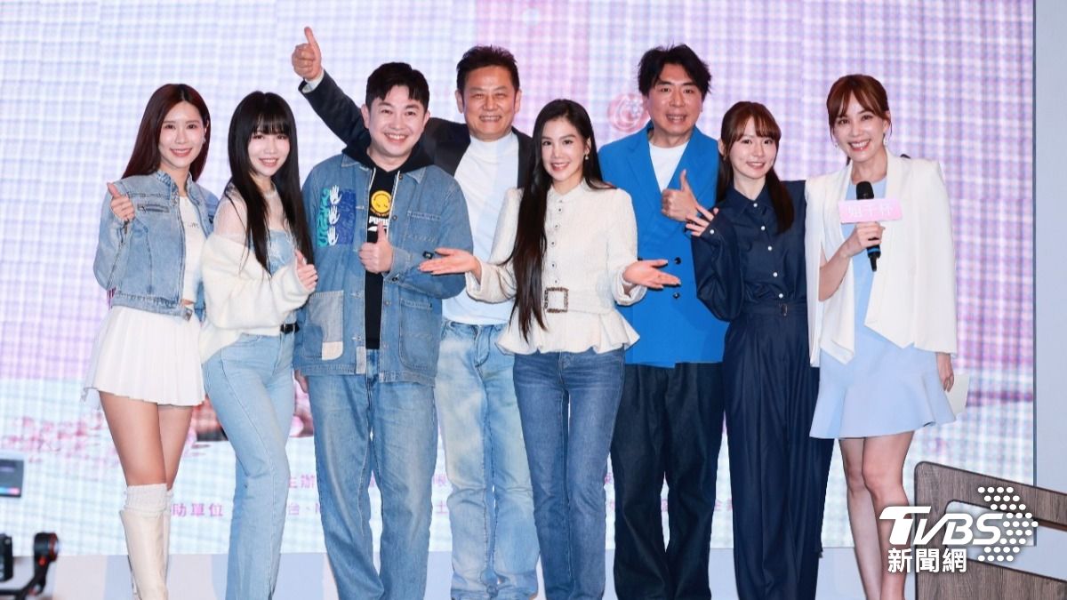 沐妍(左起)、楊曉帆、李明川、徐乃麟、楊晨熙、梁赫群、林莎和劉涵竹出席記者會。(圖/趙世平攝)