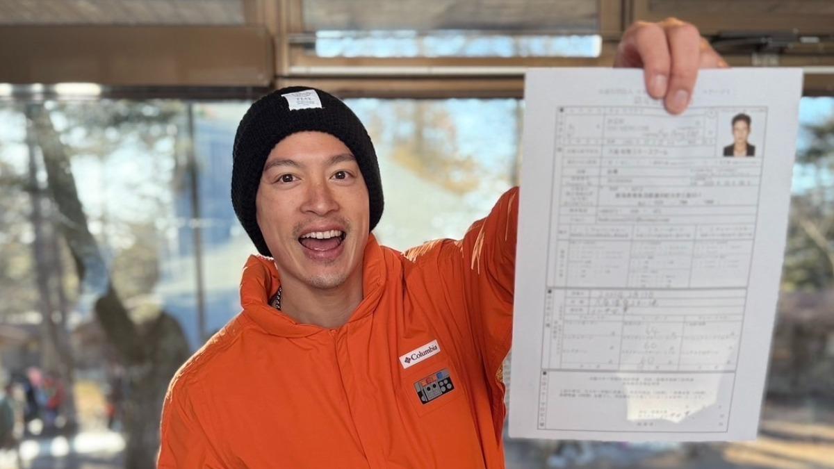 許孟哲昔是冰球國手！　喜曬證照「全能新身分」曝光