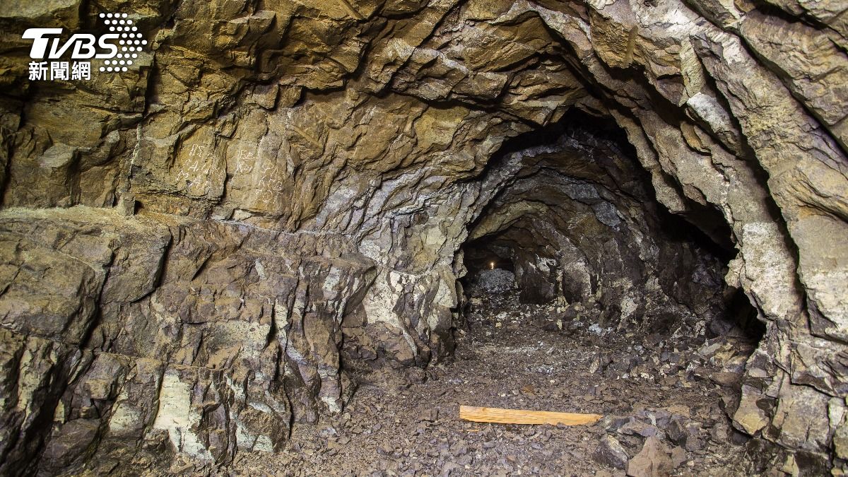 印度又傳隧道坍塌!「大量水、泥土」突湧入 8人受困待援