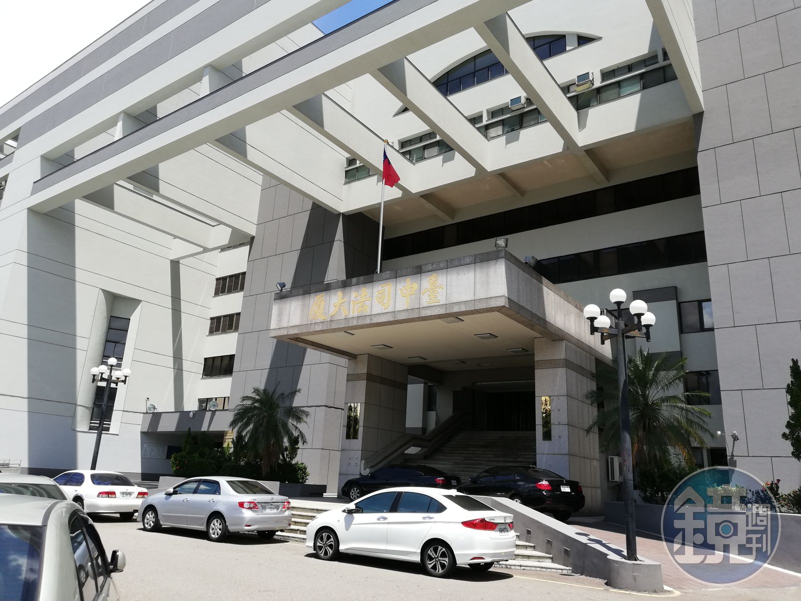 「壁咚」強吻公司女會計兩次 台中砂石車司機付出代價48萬元