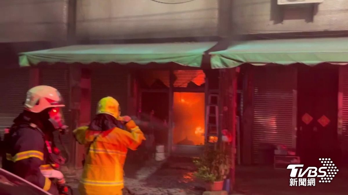火舌黑煙狂竄 高雄透天突響「爆炸聲」鄰居驚醒急報案