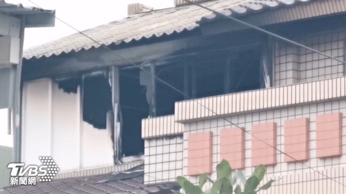 嘉義縣民雄鄉溪底寮一棟民宅發生惡火。(圖/TVBS)