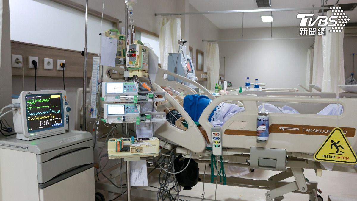 ICU塞爆!護理師1打20「連上16小時」 她認:做到想哭