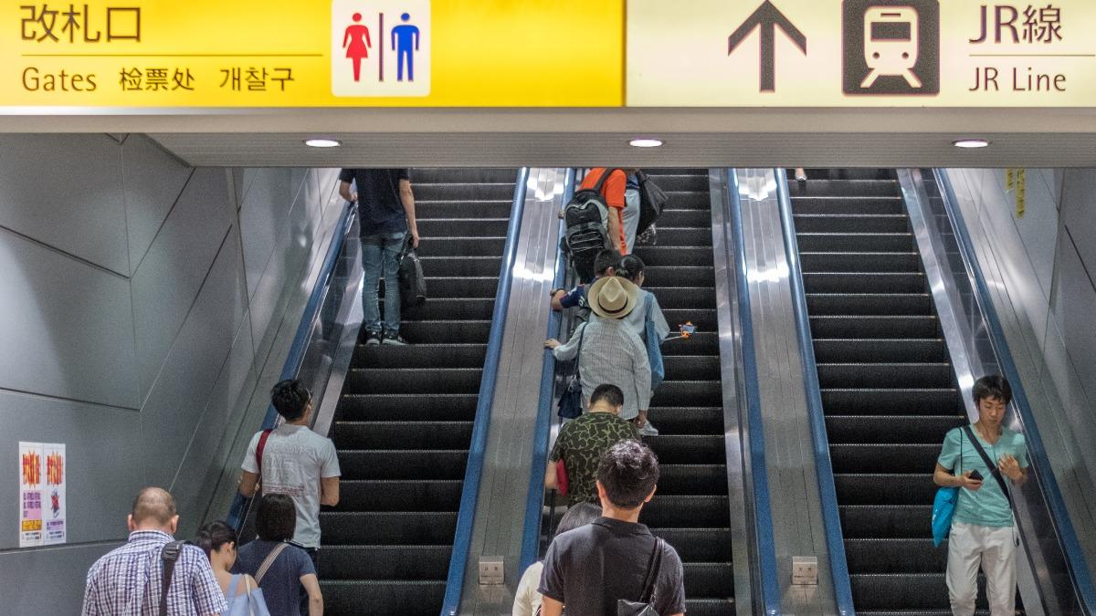 在日搭手扶梯沒人敢站兩邊?過來人曝1狀況:怕被白眼