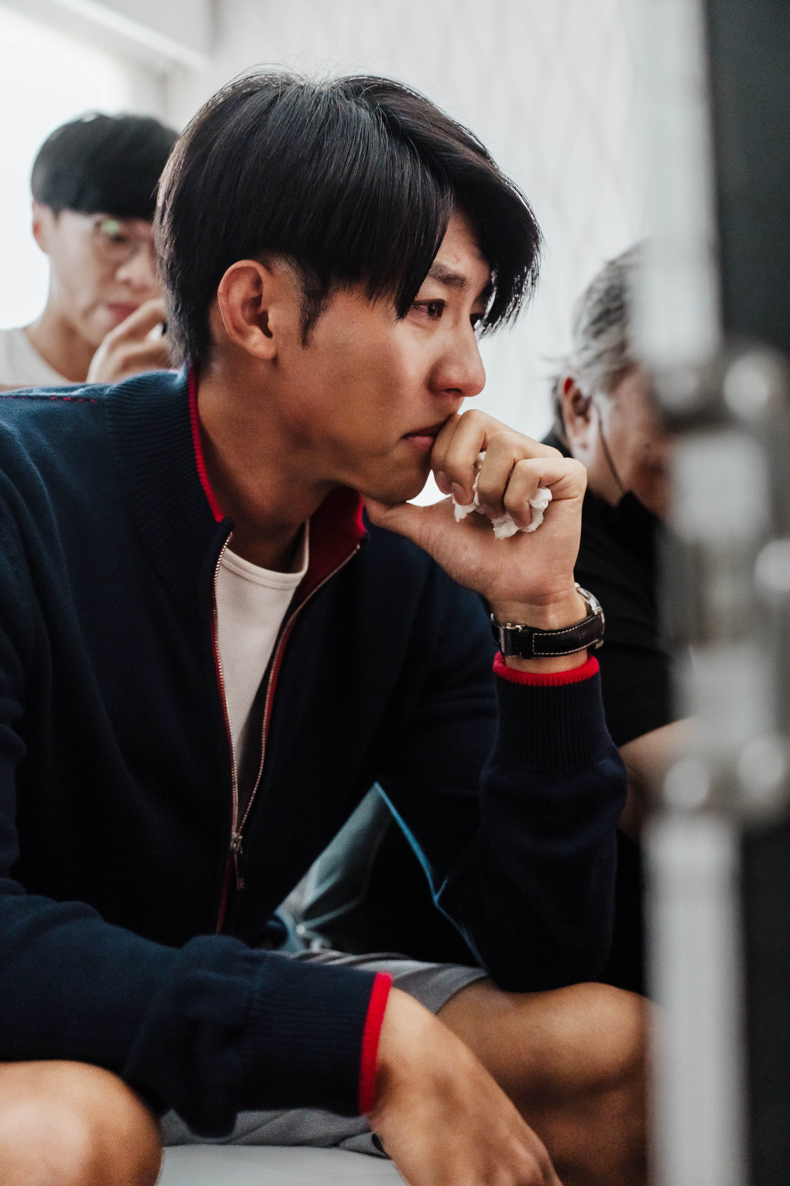 劉丞突破哭戲關卡,下戲仍無法控制情緒淚流不止。(圖/艾迪昇傳播提供)
