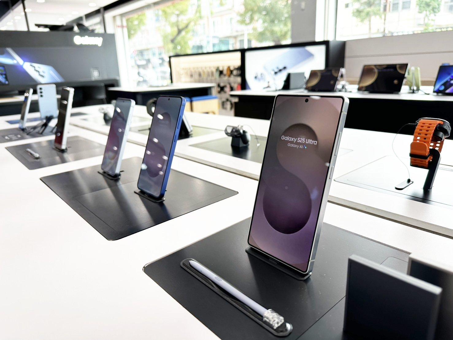 Samsung Galaxy S25系列限時優惠享多項好康。(圖/全國電子提供)