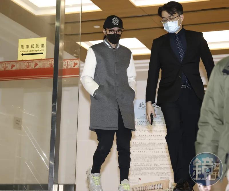 李威（左）原本撇清與命案有關，不過，專案小組發現事先教唆信眾一套說詞，卻遭信眾偷偷開啟手機錄音功能，成為李威涉案鐵證。（圖／鏡週刊）