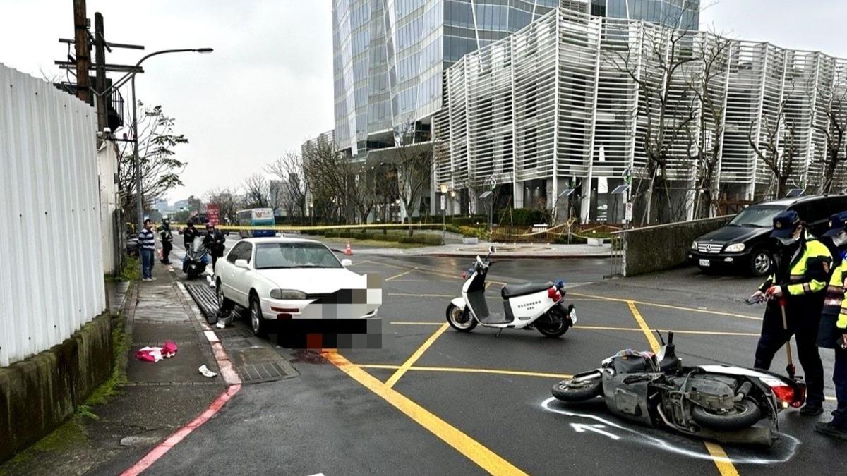 北市內湖機車擦撞騎士倒地　慘遭後車輾過無生命跡象送醫