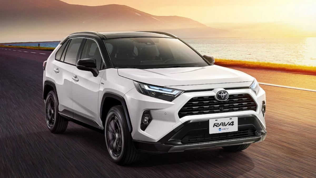 回顧RAV4的產品策略,Toyota一直將其定位於都會SUV與越野性能SUV之間,與追求豪華感的Harrier形成區隔。(圖 /Toyota)