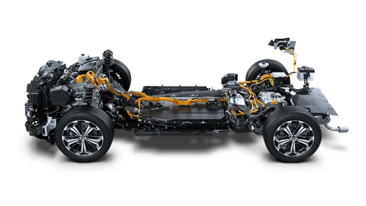 第6代RAV4除了先前外媒報導提到2.5L Hybrid、2.5 PHEV之外,日媒透露可能有BEV純電動力。(圖/ Toyota)
