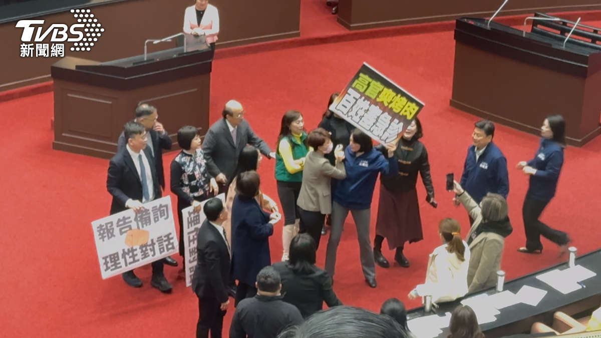 立院開議又吵架!藍杯葛卓揆報告 王鴻薇、陳亭妃互推衝突現場曝