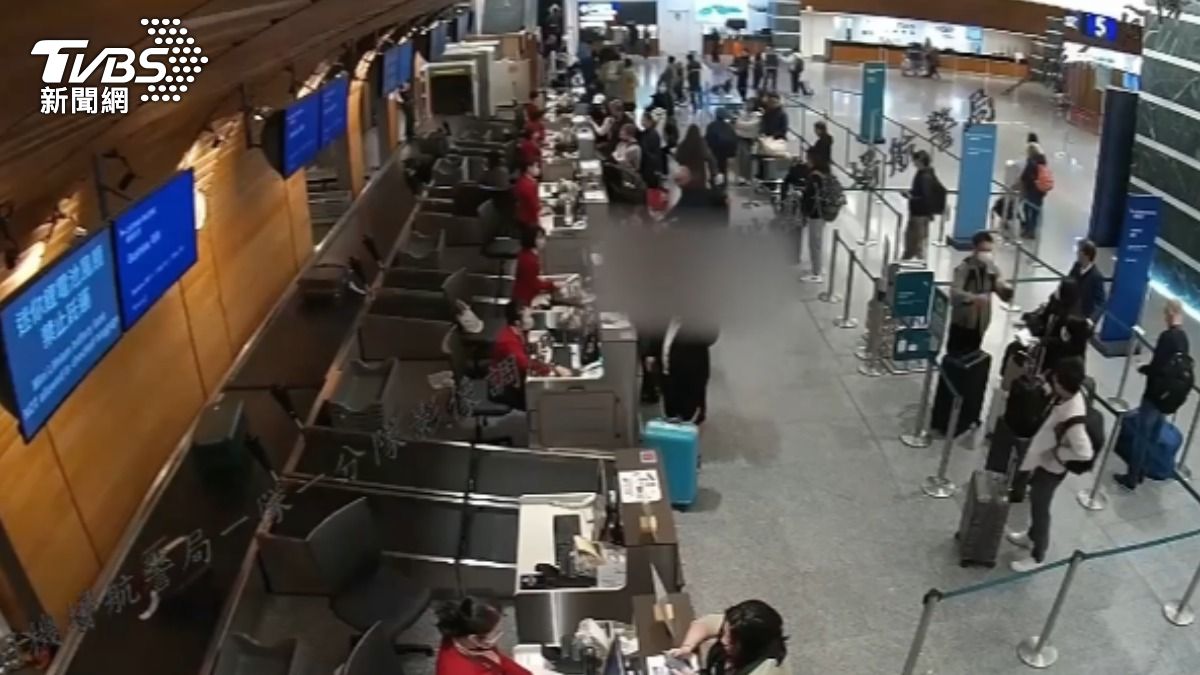 男子稱要去柬埔寨,卻與機票上記載目的地不同。(圖/TVBS)