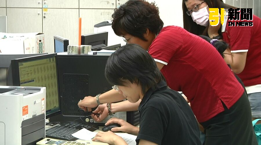 和平紀念日為國定假日,雇主應依法給假並給付工資。(圖/引新聞)