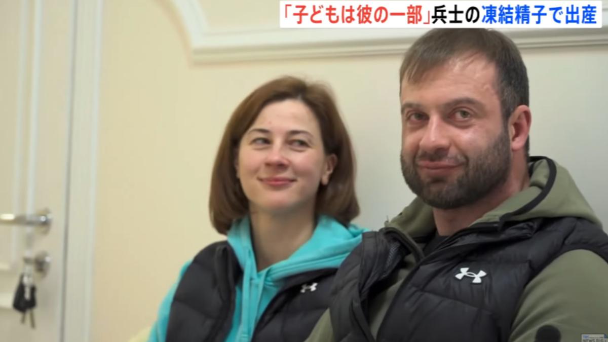 42歲的德米（圖右）在巴赫姆特戰役中倖存，與38歲的妻子娜塔莉亞（左）決定凍存精子並嘗試懷孕。（圖／翻攝自TBS）