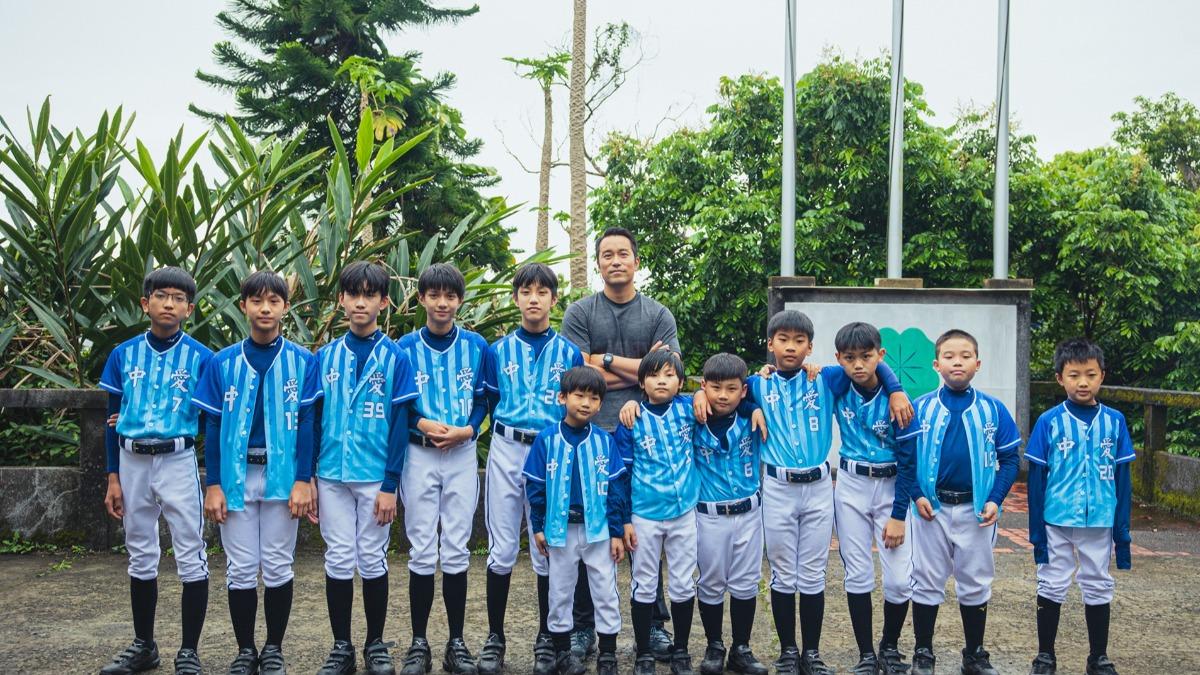 張孝全當爸後父愛噴發,笑稱現在很懂對付小孩子。(圖/華映提供)