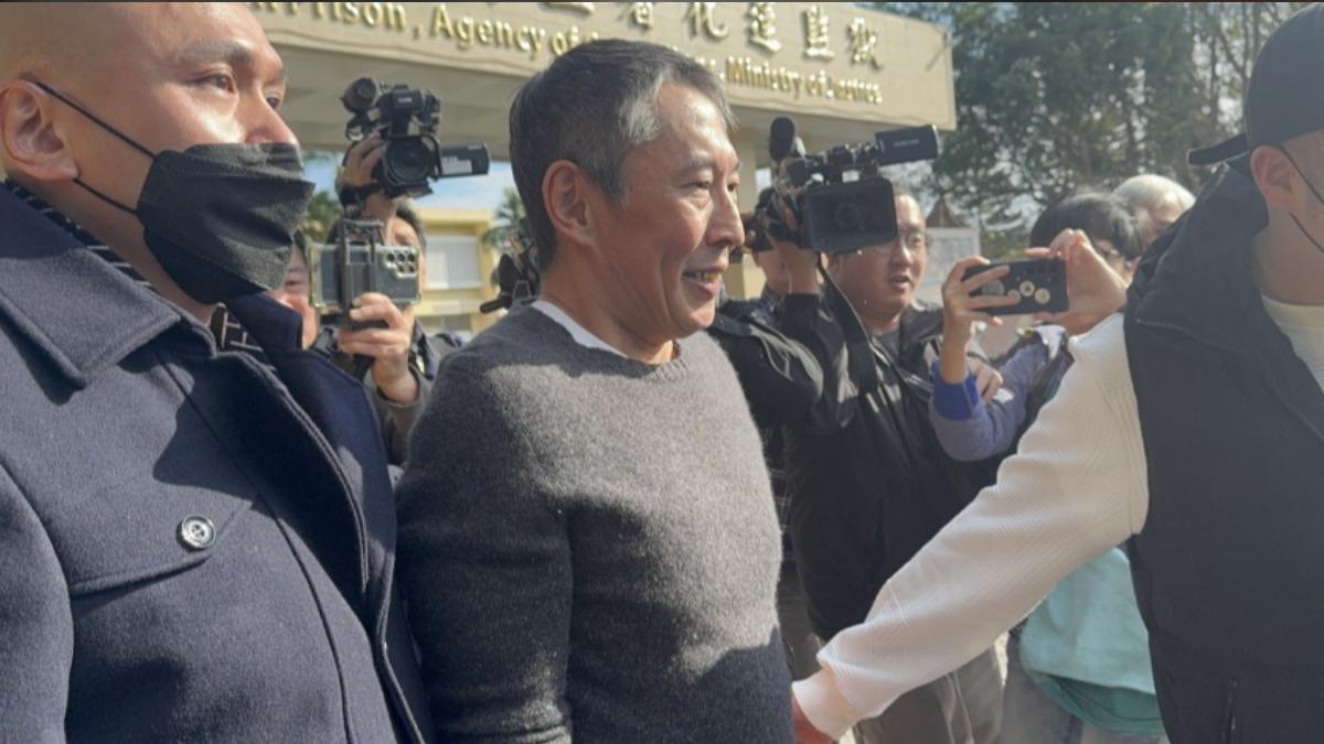 鈕承澤：曾是知名導演與演員，卻因強制性交罪遭判刑4年，2025年1月23日剛獲假釋出獄。