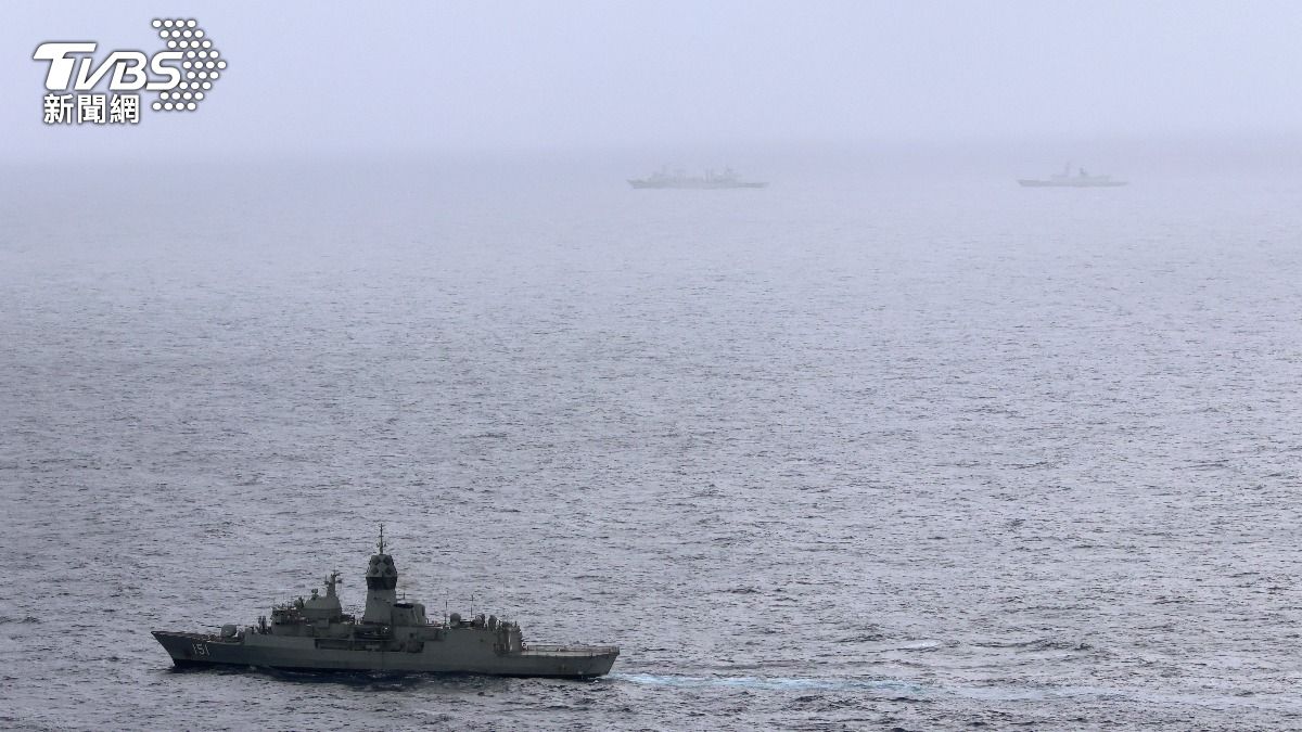 中國軍艦突到澳洲外海「實彈演習」 數十架航班被迫改道