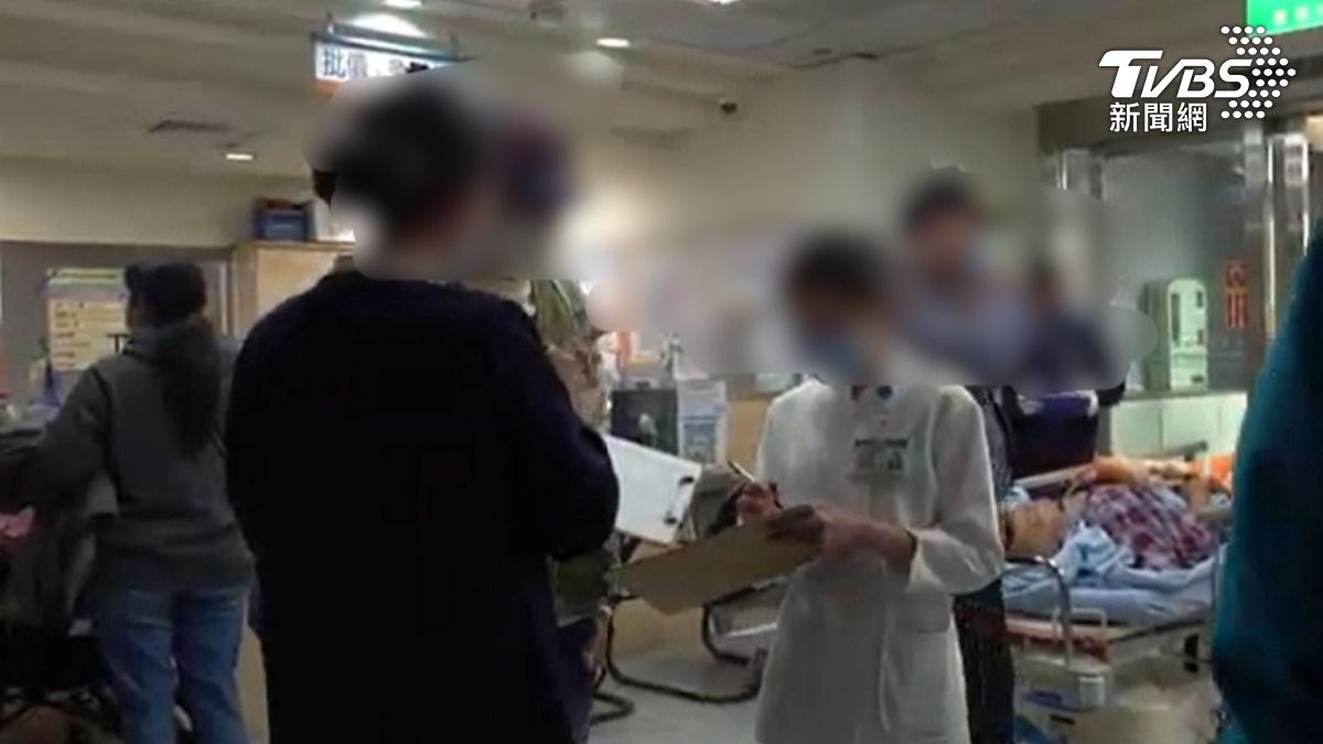 院方立刻啟動大量傷患機制。(圖/TVBS)