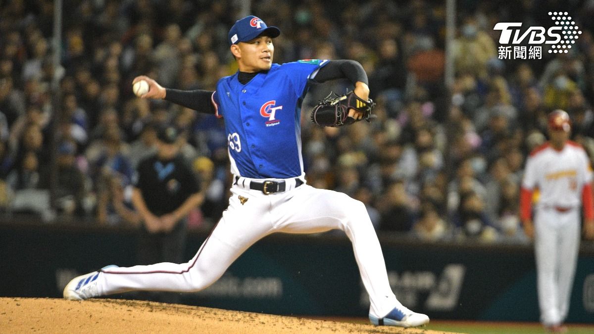 王牌徐若熙4局下登板投球。(圖/胡瑞麒攝)