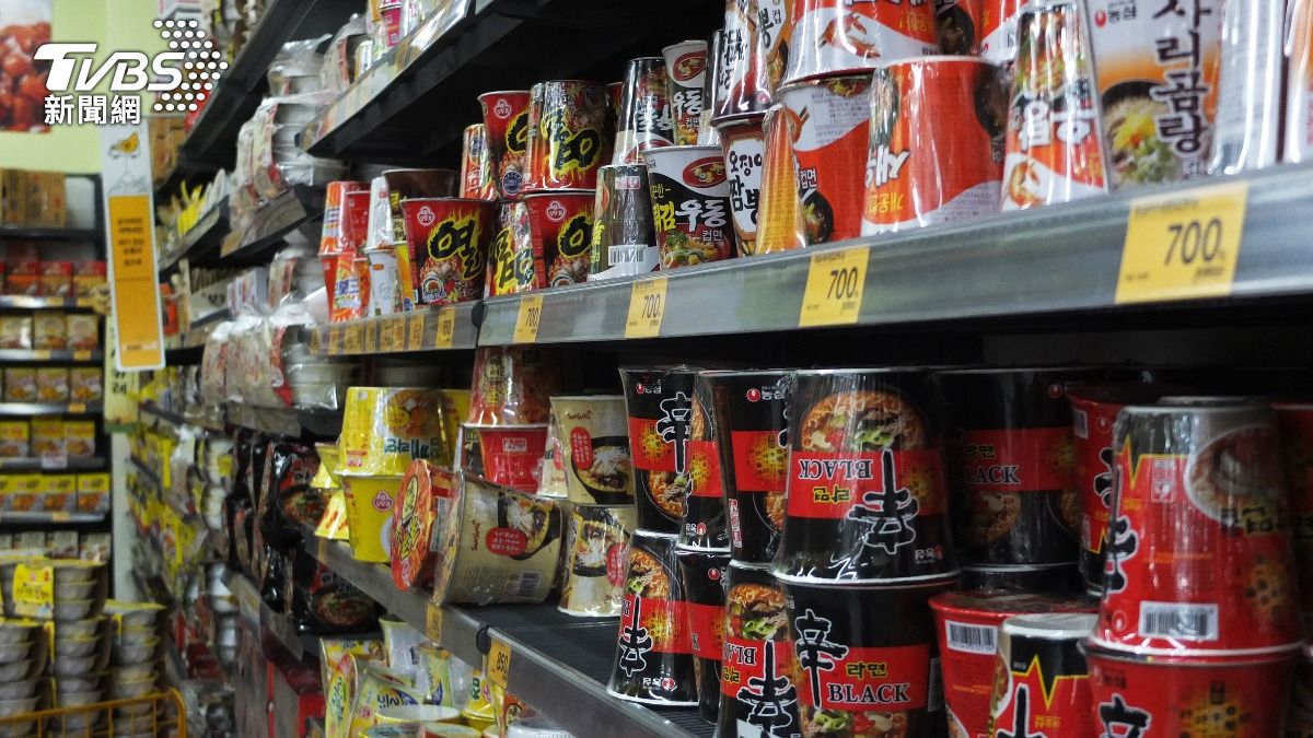 戰火燒供應鏈!韓泡麵、零食陷「包材危機」 恐爆停產潮