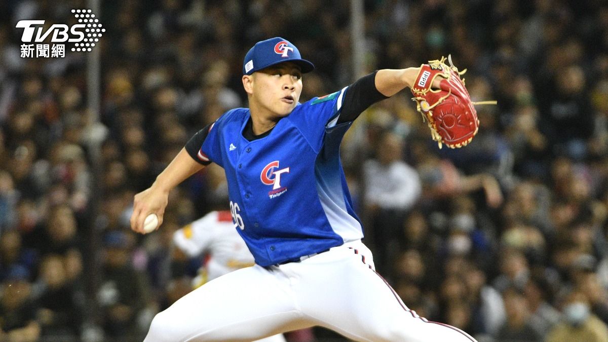 孫易磊7局下接替徐若熙登板投球。(圖/胡瑞麒攝)