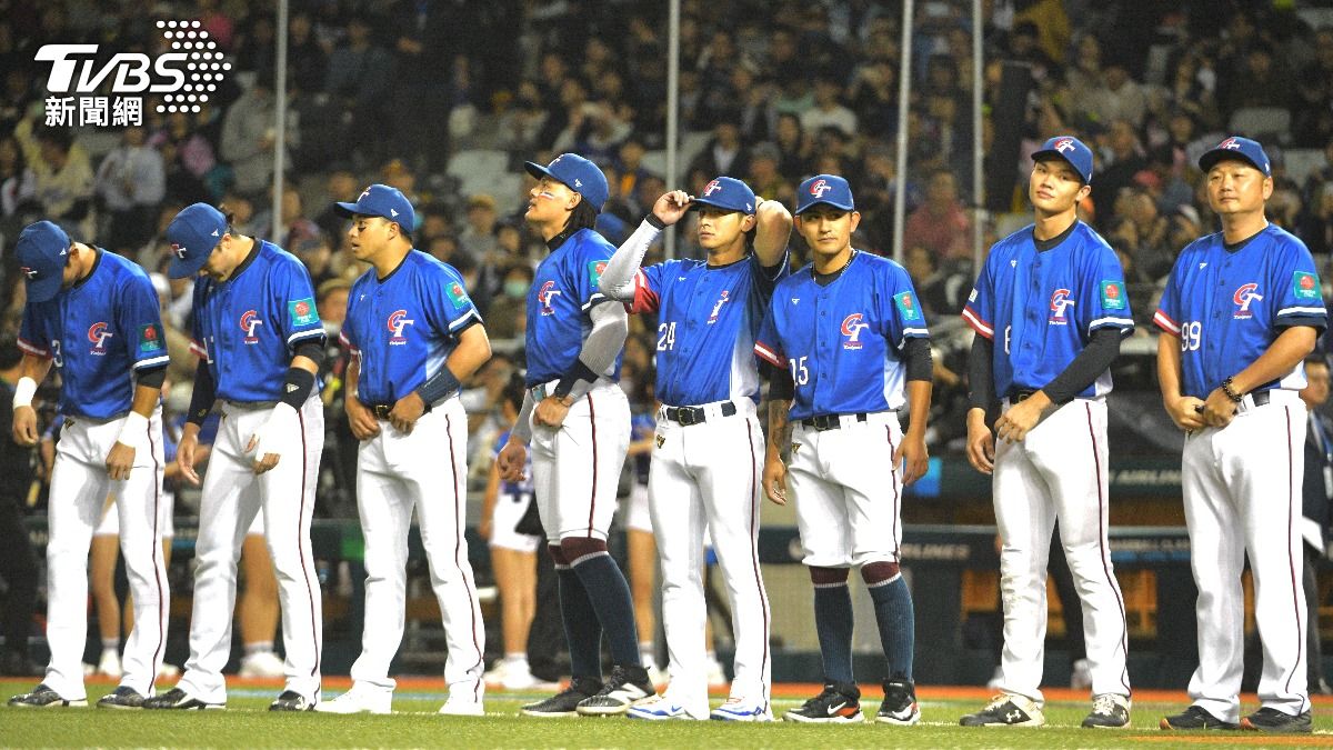 中華隊賽前列隊。(圖/胡瑞麒攝)