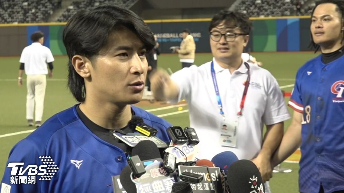 陳傑憲受訪到一半...張育成被抓包「與白衣男手牽手」笑曝身分