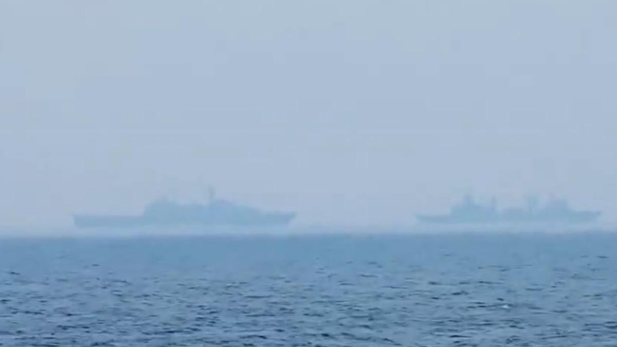 我海軍班超軍艦(1108)監控共軍四明山艦(986)與千島湖艦(886)。(圖/國防部提供)