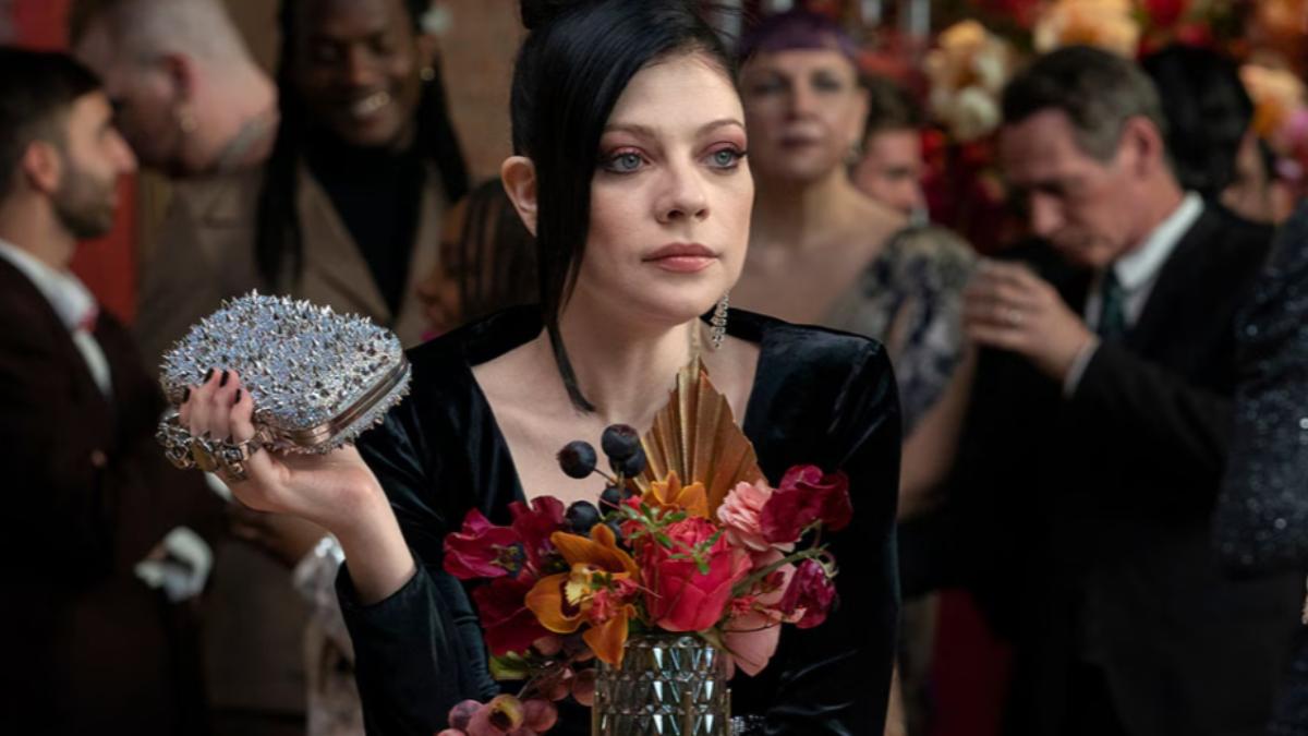 蜜雪兒有客串2022年的《新花邊教主》。(圖/HBO MAX提供)