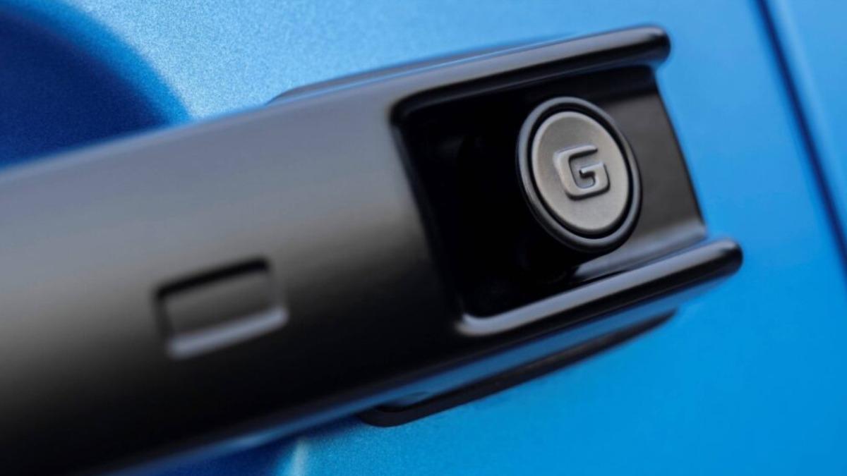 黑色的Manufaktur Logo套件，包括特殊的門把按鈕。（圖／ M-Benz）