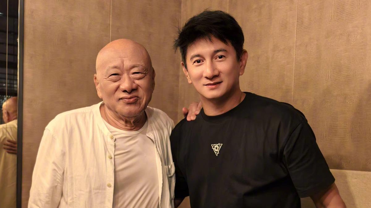 凌峰和吳奇隆合照。(圖/翻攝自吳奇隆微博)
