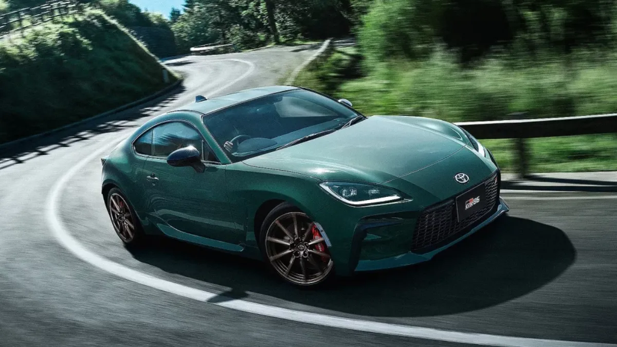 今次曝光的「傳奇綠」應與日本RZ Ridge Green Limited限定版本使用的車漆相同。（圖／翻攝自和泰官網）