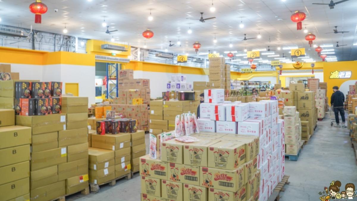 賣場的燈光也很明亮。(圖/翻攝自跟著尼力吃喝玩樂)