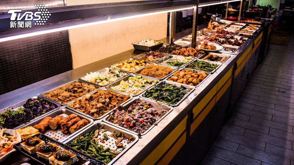 外食族注意!自助餐「黃金標配」一次看 營養師籲:這2道菜別夾