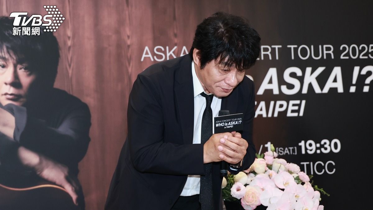 對於今天記者到場,ASKA鞠躬致謝,也邀請大家觀賞週末演出。(圖/黃城碩攝)