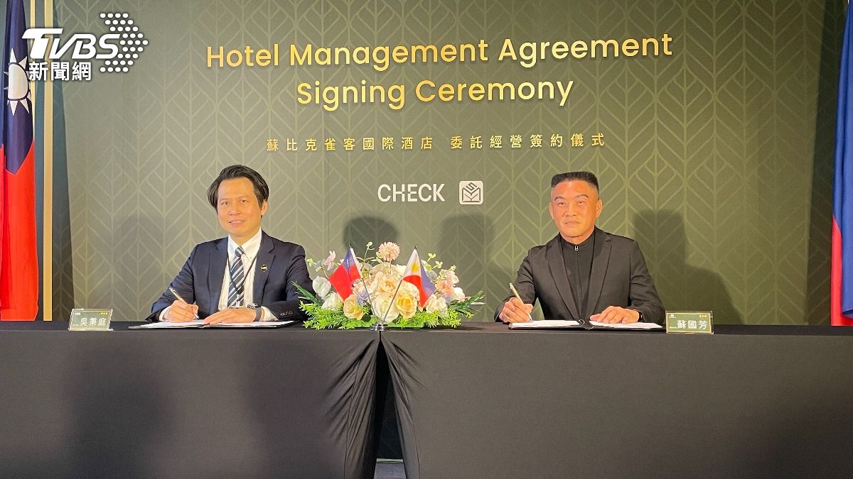 左為雀客國際酒店董事長吳秉庭。右為MSK松玥建設CEO蘇國芳。(圖/TVBS)