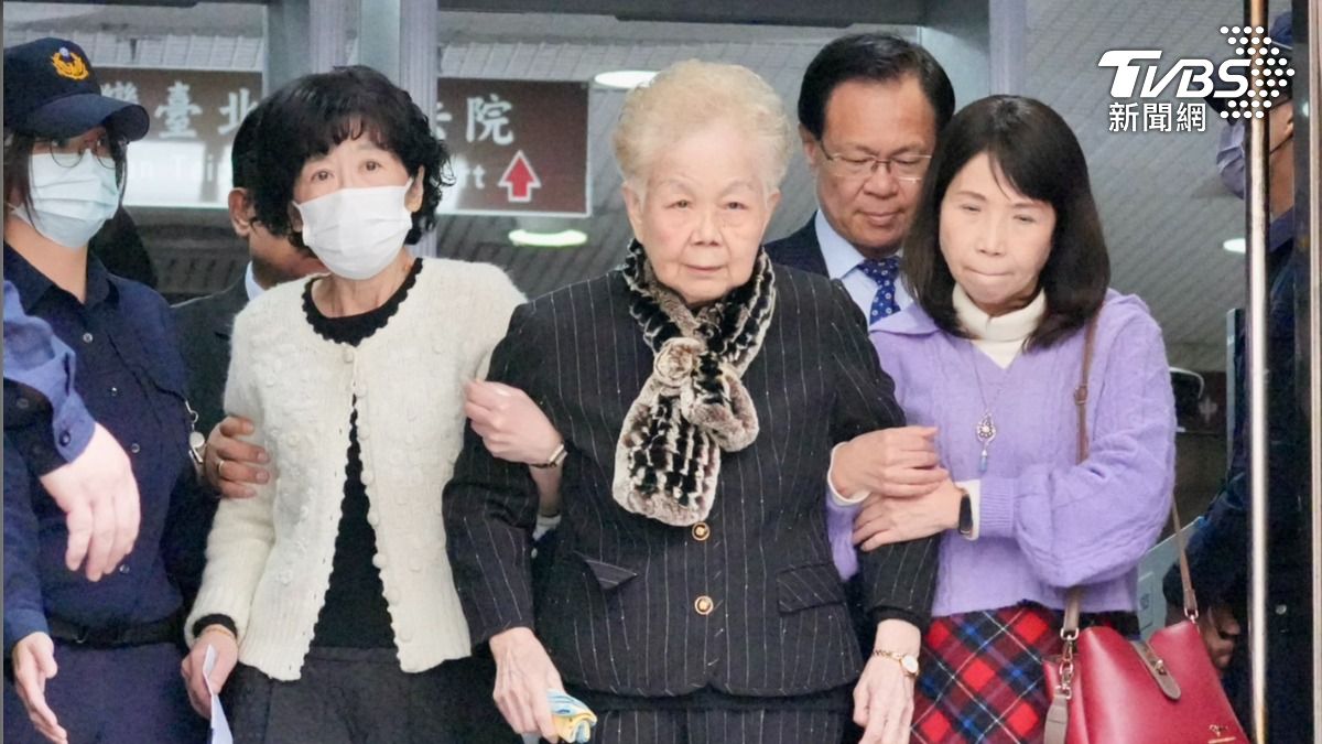 北院20日提訊柯文哲 陳佩琪發文想念:會和柯媽一起去加油