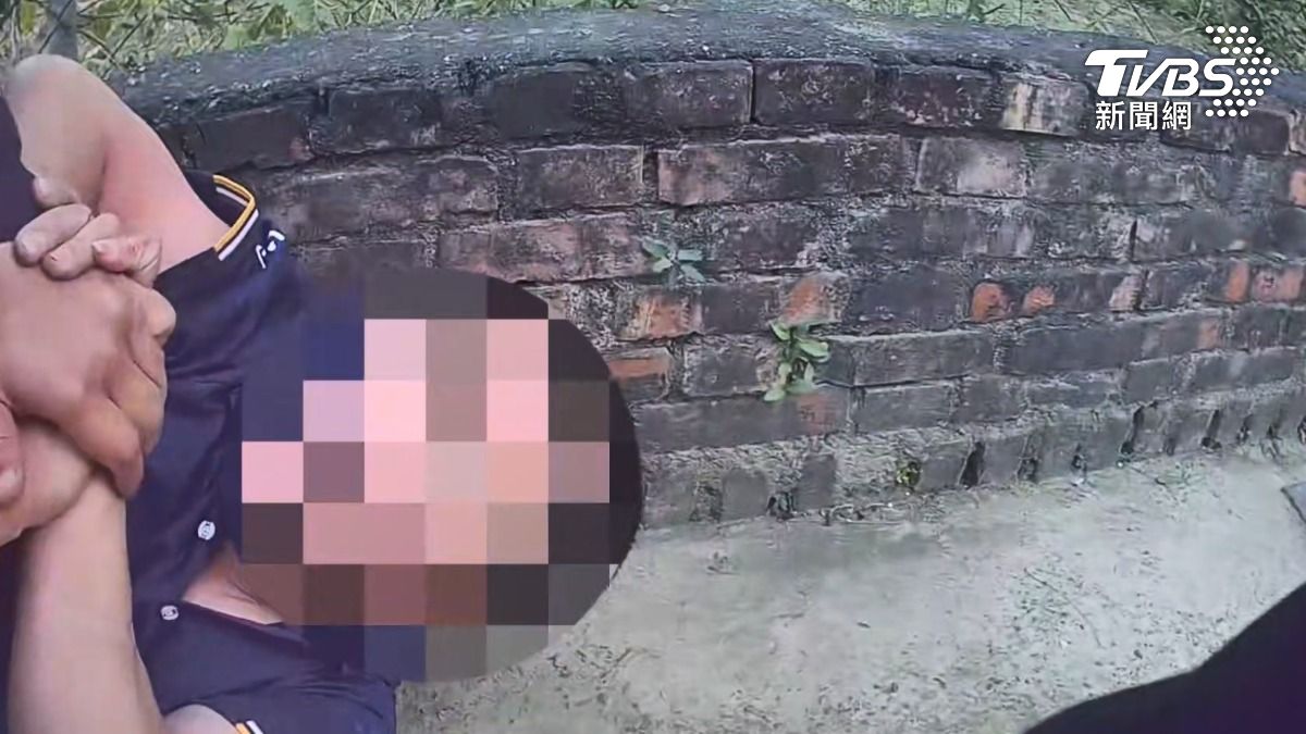 高雄賓士深夜撞輕軌!4警圍捕「拆散毒鴛鴦」 所長慘掛彩