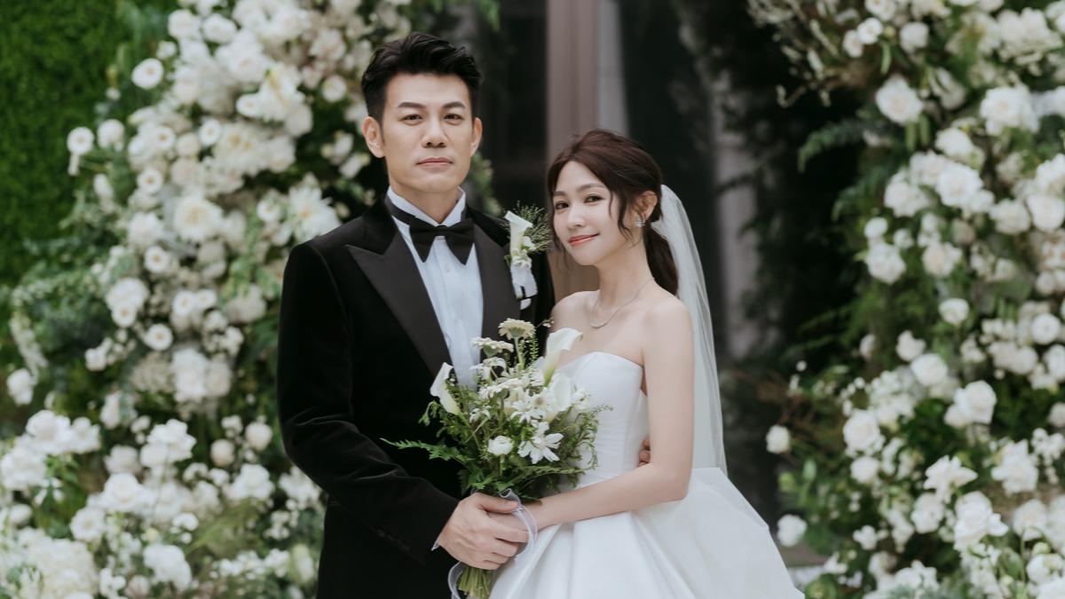 陳志強(左)瘋狂放閃曾智希。(圖/SJ Wedding鯊魚婚紗攝影提供)