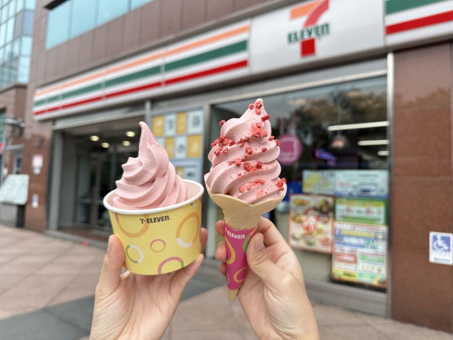 韓國草莓巴斯克霜淇淋。（圖／引新聞提供）
