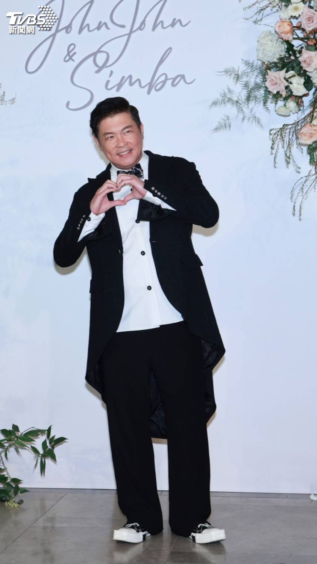 曾國城五位數紅包賀新人。(圖/趙世平攝)