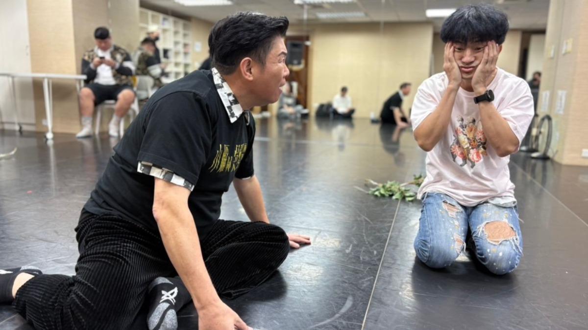 曾國城(左)、唐從聖合作無間。(圖/果陀提供)