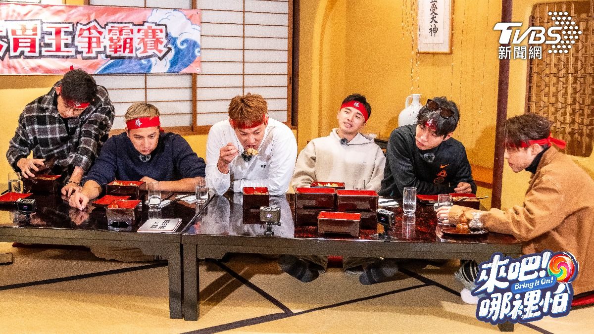 六棒對戰兩位日本大胃女王 以有名的蒲燒鰻魚飯進行最終對決。(圖/TVBS)