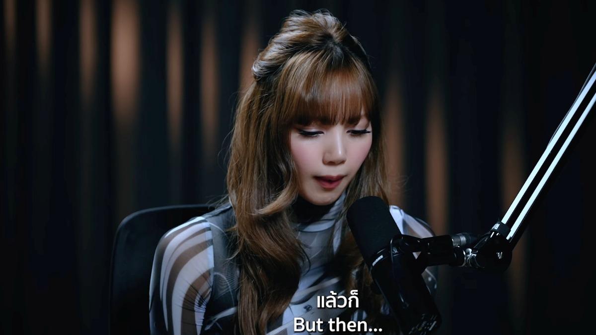 Lisa驚曝私生粉「在她家等人」還伸腳闖車內 發抖告白:我很害怕