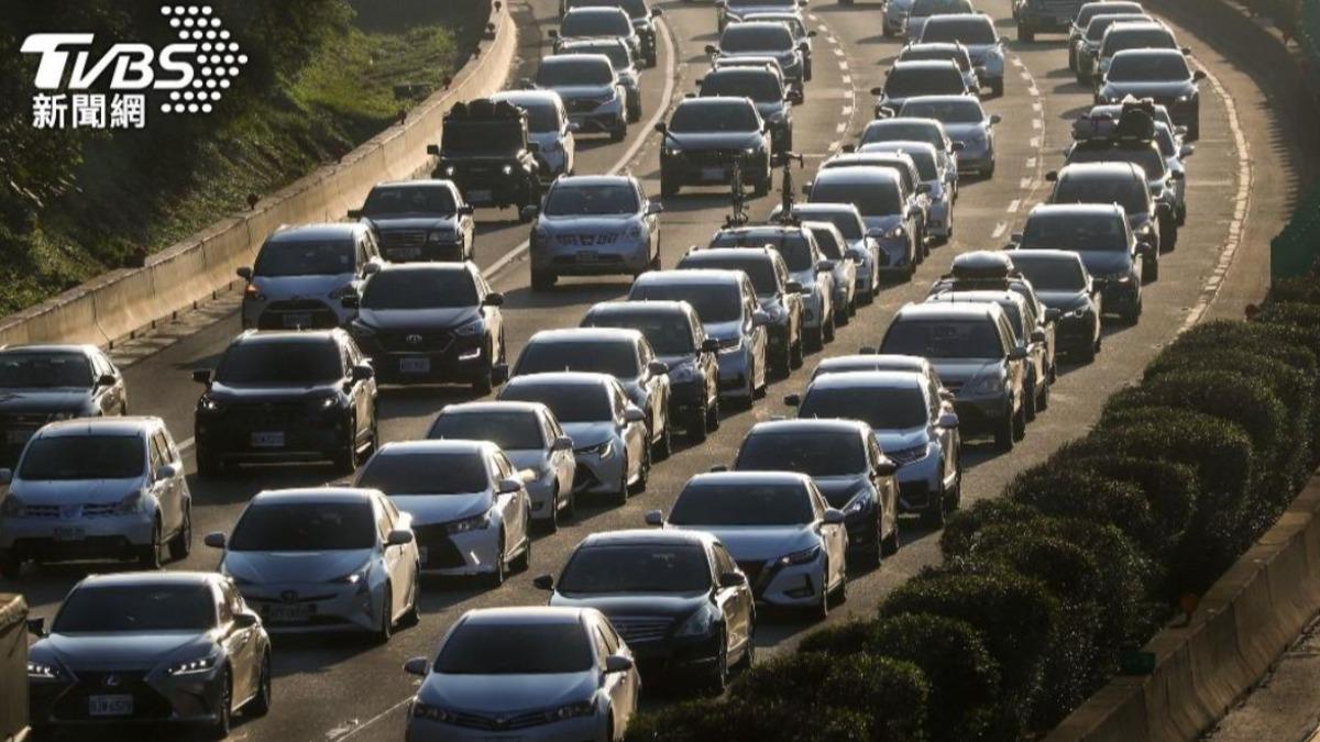 連假第2天!國道清晨飆1.3倍車流 18處地雷路段看這